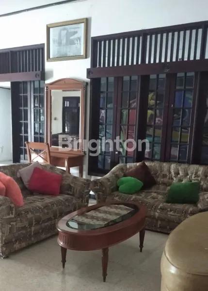 image RUMAH KLASIK ASRI GAJAHAN LUAS AREA TENANG (5)