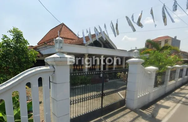 image RUMAH KLASIK ASRI GAJAHAN LUAS AREA TENANG (1)