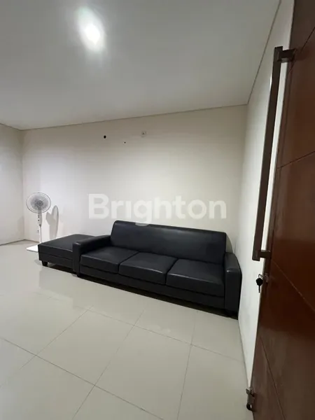 image RUMAH 2,5 LANTAI MINIMALIS TAMAN PUSPA RAYA CITRALAND DEKAT PASAR MODERN (7)