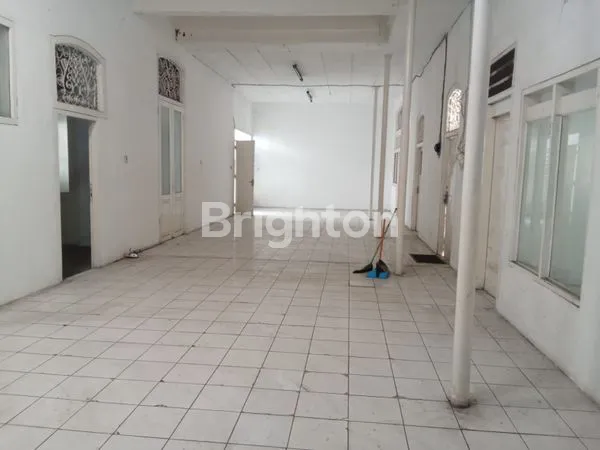 image RUMAH DI JALAN NIAS LOKASI STRATEGIS  (8)