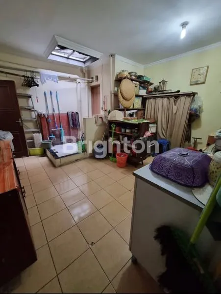 image RUMAH 2 LANTAI DI SLIPI, LT 150M², 5 KT & 3 KM (8)