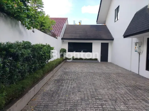 image DISEWAKAN RUANG KANTOR LOKASI SISI JALAN UTAMA PAKUBUWONO (2)