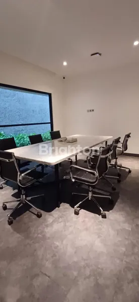 image DISEWAKAN RUANG KANTOR LOKASI SISI JALAN UTAMA PAKUBUWONO (3)