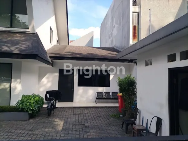 image DISEWAKAN RUANG KANTOR LOKASI SISI JALAN UTAMA PAKUBUWONO (5)