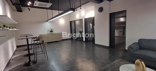 image DISEWAKAN RUANG KANTOR LOKASI SISI JALAN UTAMA PAKUBUWONO (6)
