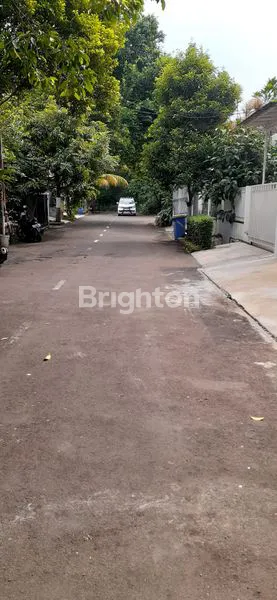 image RUMAH SANGAT STRATEGIS DI KASUARI BINTARO SEKTOR 9 (2)