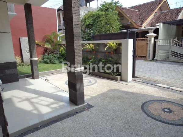 image RUMAH CANTIK FULLY FURNISHED DI KEROBOKAN, LT 135M² (1)