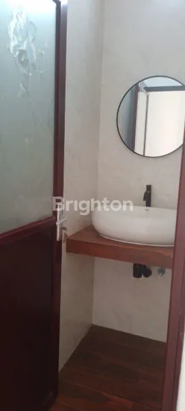 image RUMAH MEWAH BARU DUA LANTAI JALAN LEBAR (5)