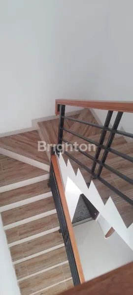 image RUMAH MEWAH BARU DUA LANTAI JALAN LEBAR (6)