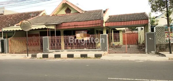 image RUMAH LUAS KOTA MADIUN AREA TAMAN (1)