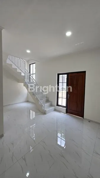 image DIJUAL RUMAH SIAP HUNI BANGUNAN BARU 2 LANTAI HARGA TERJANGKAU DEKAT TOL SAWOJAJAR SHM ON HAND FACADE CAKEP KOTA MALANG (4)