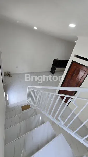 image DIJUAL RUMAH SIAP HUNI BANGUNAN BARU 2 LANTAI HARGA TERJANGKAU DEKAT TOL SAWOJAJAR SHM ON HAND FACADE CAKEP KOTA MALANG (8)