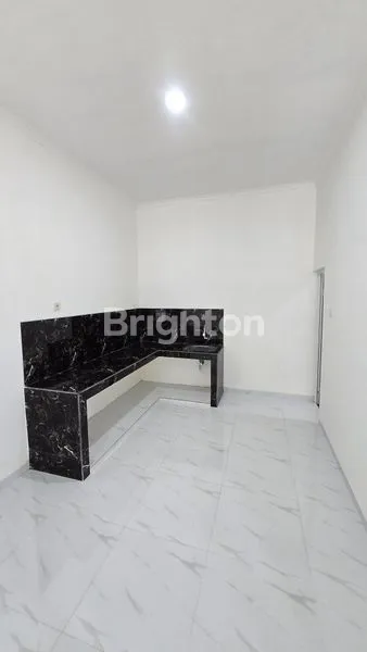 image DIJUAL RUMAH SIAP HUNI BANGUNAN BARU 2 LANTAI HARGA TERJANGKAU DEKAT TOL SAWOJAJAR SHM ON HAND FACADE CAKEP KOTA MALANG (5)