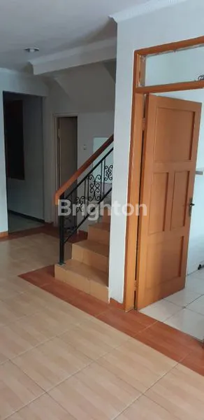 image RUMAH 2.5 LANTAI SIAP HUNI DI PERUMAHAN GADING ARCADIA, KELAPA GADING-JAKARTA UTARA (5)