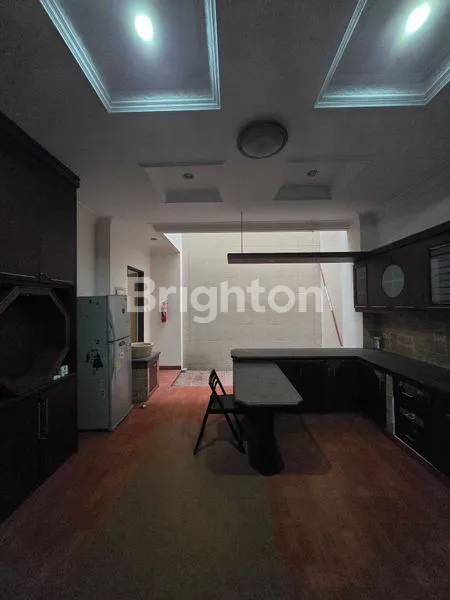 image RUMAH 3 LANTAI BUKIT GADING MEDITERANIA SIAP HUNI (8)