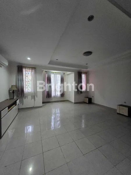 image RUMAH 3 LANTAI BUKIT GADING MEDITERANIA SIAP HUNI (6)