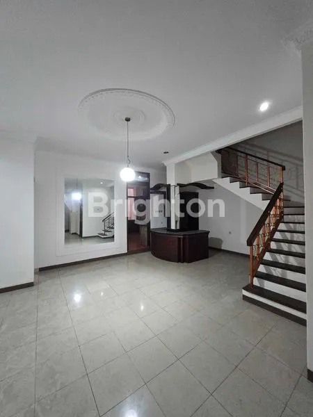 image RUMAH 3 LANTAI BUKIT GADING MEDITERANIA SIAP HUNI (7)