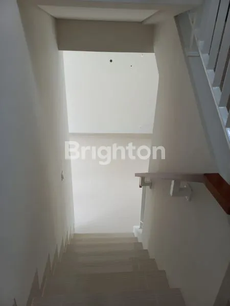 image RUMAH PARAMOUNT PETALS CLUSTER GARDENIA CURUG TANGERANG , 120 M2 ( 8X15 ) / 111 M2 , 4 KT / 3 KM , 3500 WATT ,SHM , 2.1 M (7)