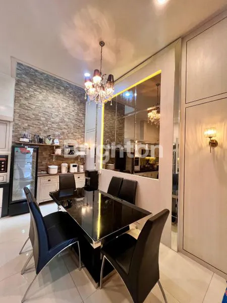 image DIJUAL RUMAH MODEL VILLA MEWAH – FULL FURNISH | KRAKATAU PALACE \U2728 (2)