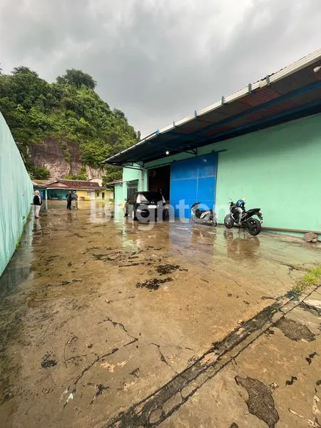 image GUDANG LUAS 300M² DI JALAN UTAMA, BEBAS BANJIR (2)