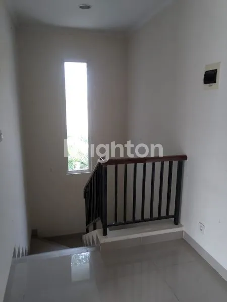 image RUMAH SIAP HUNI DI CLUSTER THOMSON, SUMMARECON SERPONG (5)