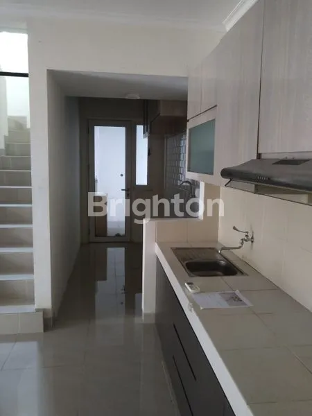 image RUMAH SIAP HUNI DI CLUSTER THOMSON, SUMMARECON SERPONG (8)