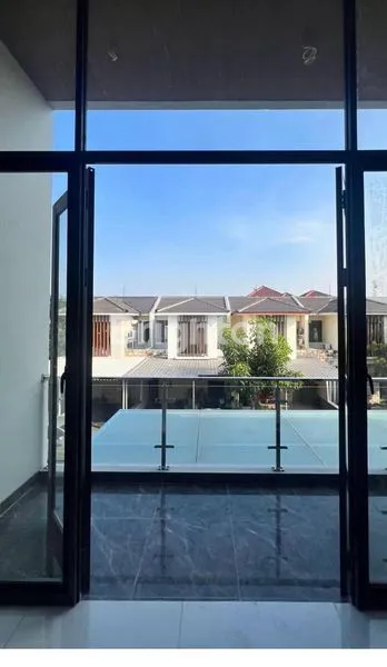 image RUMAH MEWAH 4 KT DI CLUSTER MOCA VRBANA, WIYUNG, SURABAYA (4)