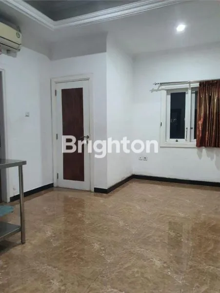 image RUMAH NYAMAN 3 LANTAI DI TAMAN GRIYA (3)