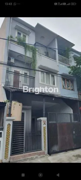 image RUMAH NYAMAN 3 LANTAI DI TAMAN GRIYA (1)