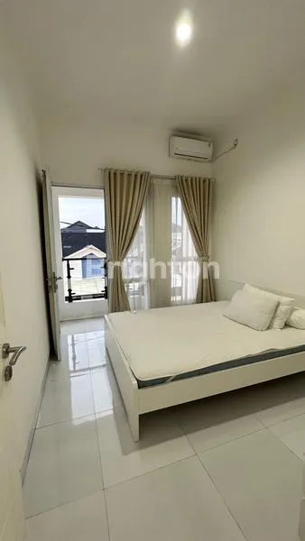 image RUMAH SIAP HUNI FULL FURNISHED DI CLUSTER EMERALD 8 PAMULANG (4)