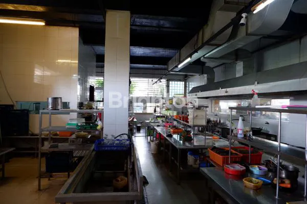 image BANGUNAN EX RESTO LOKASI STRATEGIS MANAHAN (7)