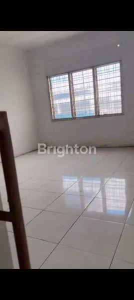 image RUKO 2 ½ TINGKAT SIAP HUNI DI JL KRAKATAU (4)