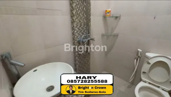 image DI JUAL RUMAH MEWAH 2 LANTAI HARGA NEGO, LOKASI DITENGAH KOTA DENGAN SUASANA YANG NYAMAN DAN TENANG SESUAI KEBUTUHAN UNTUK KELUARGA ANDA DAN DEKAT DENGAN INFRASTRUKTUR PENTNG HARGA YANG KOMPETITIF SESUAI DENGAN KUALITAS STRUKTUR BANGUNAN YANG TAHAN GEMPA! (6)