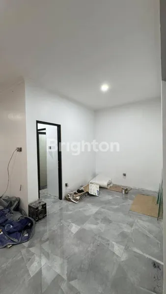 image RUMAH NEW GRESS SEMLOWARU KERTAJAYA MANYAR SURABAYA 2 LANTAI ROW 3 MOBIL (5)