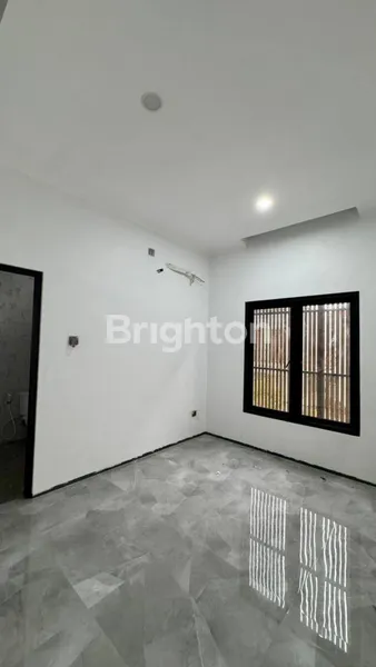 image RUMAH NEW GRESS SEMLOWARU KERTAJAYA MANYAR SURABAYA 2 LANTAI ROW 3 MOBIL (6)
