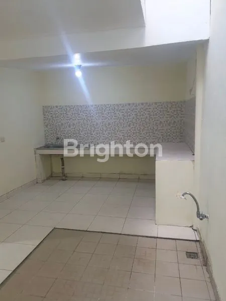 image RUMAH 1 LANTAI DEKAT STASIUN KERETA DI PERUMAHAN TAMAN KOTA JAKARTA BARAT (2)