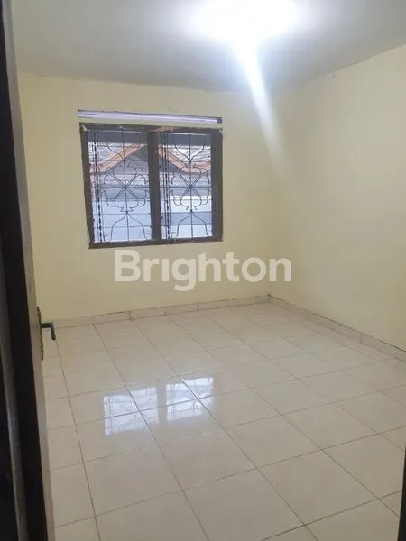 image RUMAH 1 LANTAI DEKAT STASIUN KERETA DI PERUMAHAN TAMAN KOTA JAKARTA BARAT (3)