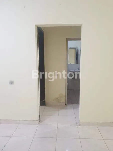image RUMAH 1 LANTAI DEKAT STASIUN KERETA DI PERUMAHAN TAMAN KOTA JAKARTA BARAT (4)