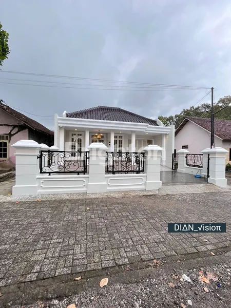 image RUMAH MODERN KLASIK 5KT DI KALASAN, LT 275M² SIAP HUNI (1)