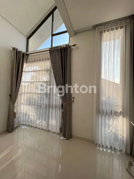 image DIJUAL RUMAH 2 LANTAI FULL FURNISHED SIAP HUNI FACADE CANTIK AREA GRAND PERMATA JINGGA MANGLIAWAN PAKIS KABUPATEN MALANG (8)