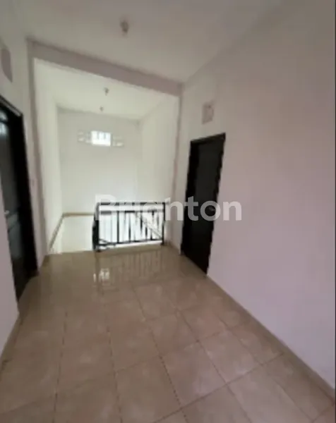 image SEWA VILA 2 LANTAI SEMI-FURNISHED , LOKASI STRATEGIS & LINGKUNGAN EKSKLUSIF (2)