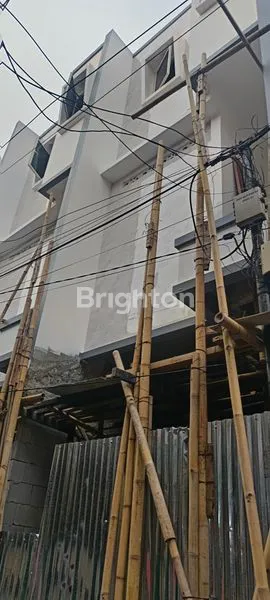 image RUMAH BARU (INDENT 1 BULAN) TANJUNG DUREN JAKARTA BARAT ROW JALAN 1 MOBIL  (1)