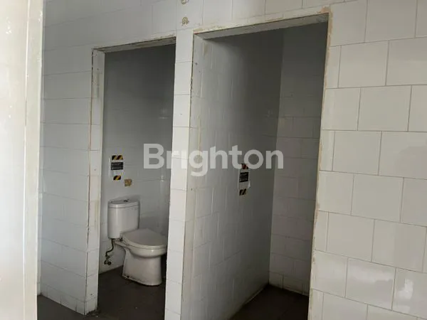 image RUMAH STRATEGIS TENGAH KOTA, COCOK UNTUK RESTO & CAFE (7)