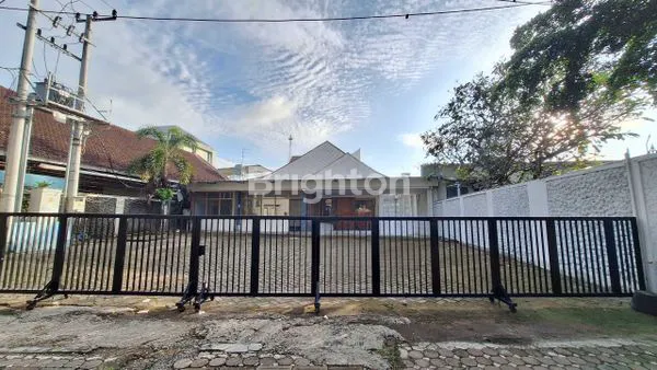 image RUMAH STRATEGIS TENGAH KOTA, COCOK UNTUK RESTO & CAFE (1)