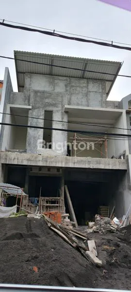 image HUNIAN MODERN DI BOULEVARD MANYAR, 4+1 KAMAR. NEW HOUSE  (1)