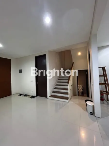 image 2M AN RUMAH LEBAR 7 BARU RENOVASI TAMAN PUSPA RAYA CITRALAND SURABAYA BARAT (8)