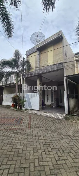 image RUMAH CANTIK 2 LANTAI, 4 KT, SHM DI LOWOKWARU (1)