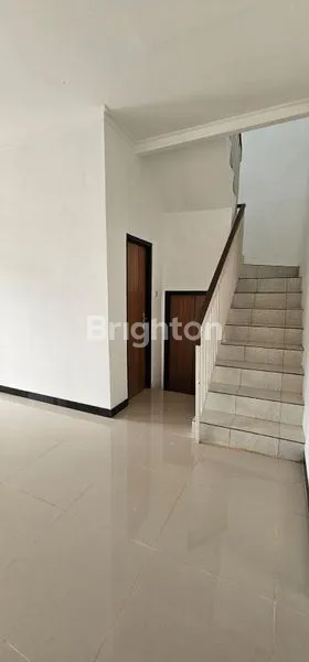 image RUMAH 2 LANTAI SIAP HUNI DI REGENCY, FULL RENOVASI (5)