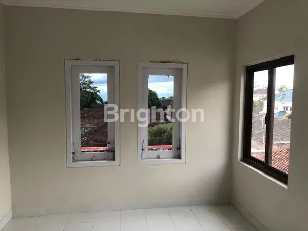 image HUNIAN STRATEGIS 4 LANTAI DI JALAN KASIMAN, BATU (6)