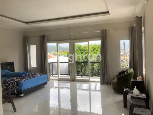 image HUNIAN STRATEGIS 4 LANTAI DI JALAN KASIMAN, BATU (2)